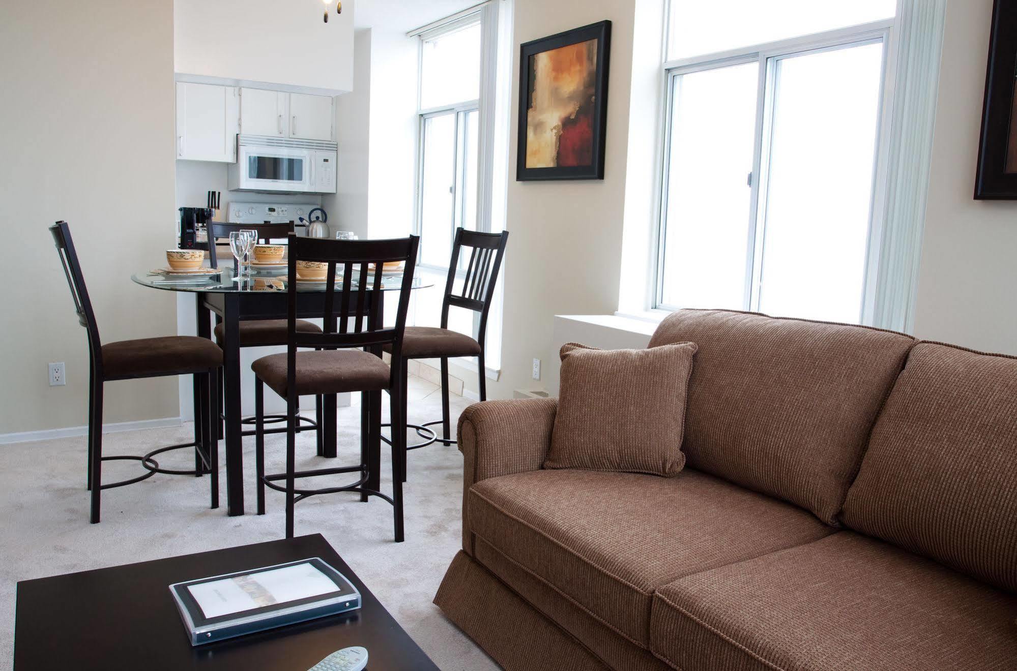 Aparthotel Glen Grove At Maple Leaf à Toronto Chambre photo