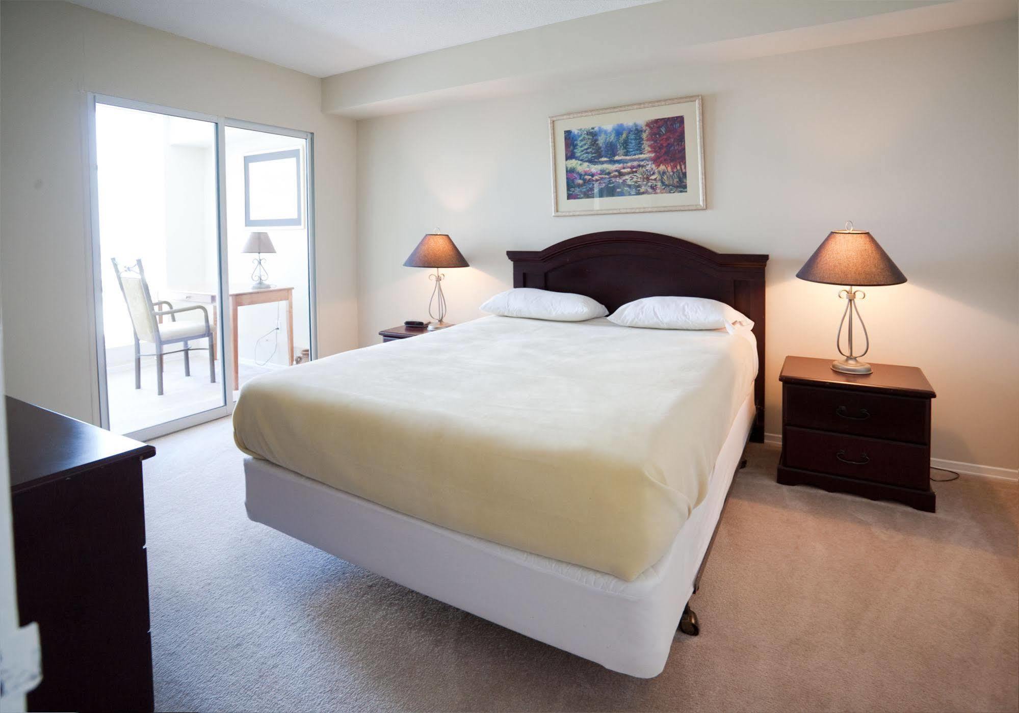 Aparthotel Glen Grove At Maple Leaf à Toronto Extérieur photo
